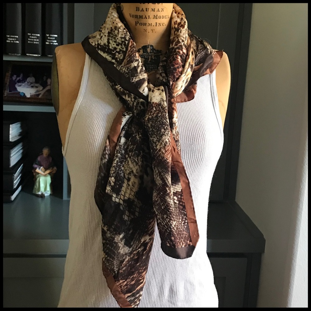 Oscar De La Renta Animal Print Scarf - Picture 10 of 10